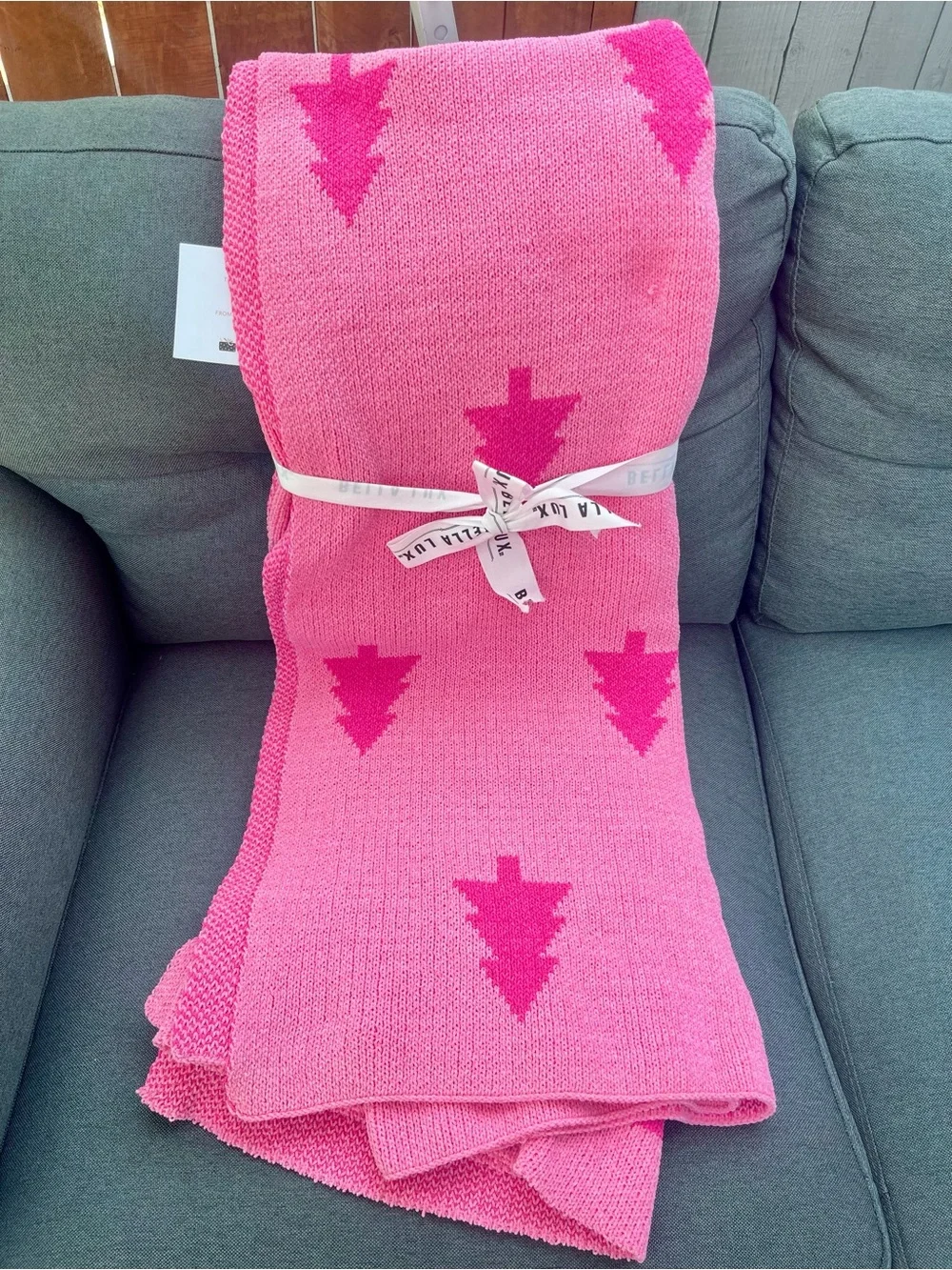 Bella Luxx Pink Knit Throw with Hot Pink Tree Motif